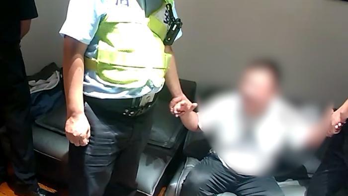 夫妻吵架报警，民警上门竟被男子掌掴，男子被判十个月