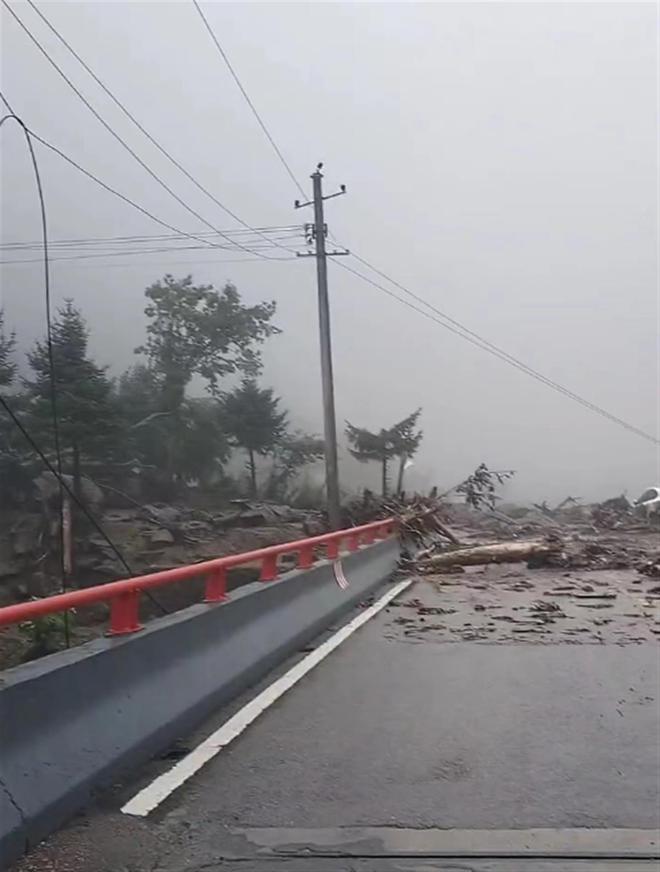 秦岭山洪亲历者洪水像黄河瀑布