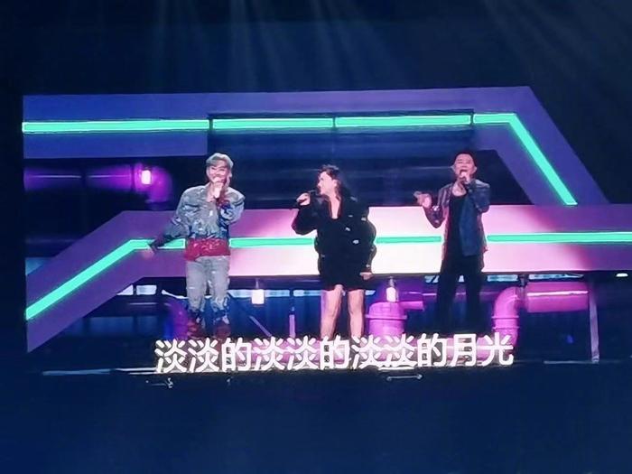 玛雅，凤凰传奇是汪苏泷广州演唱会的嘉宾三个人合唱了《荷塘月色》
