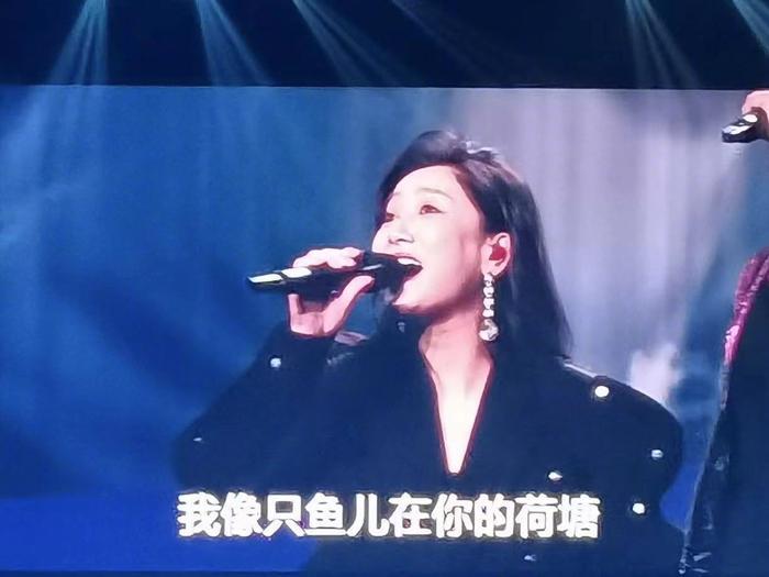 玛雅，凤凰传奇是汪苏泷广州演唱会的嘉宾三个人合唱了《荷塘月色》
