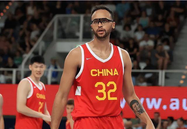 原创
双核！周琦15分4板2帽罚球反超；李凯尔18+5+2+4，抢断绝杀

