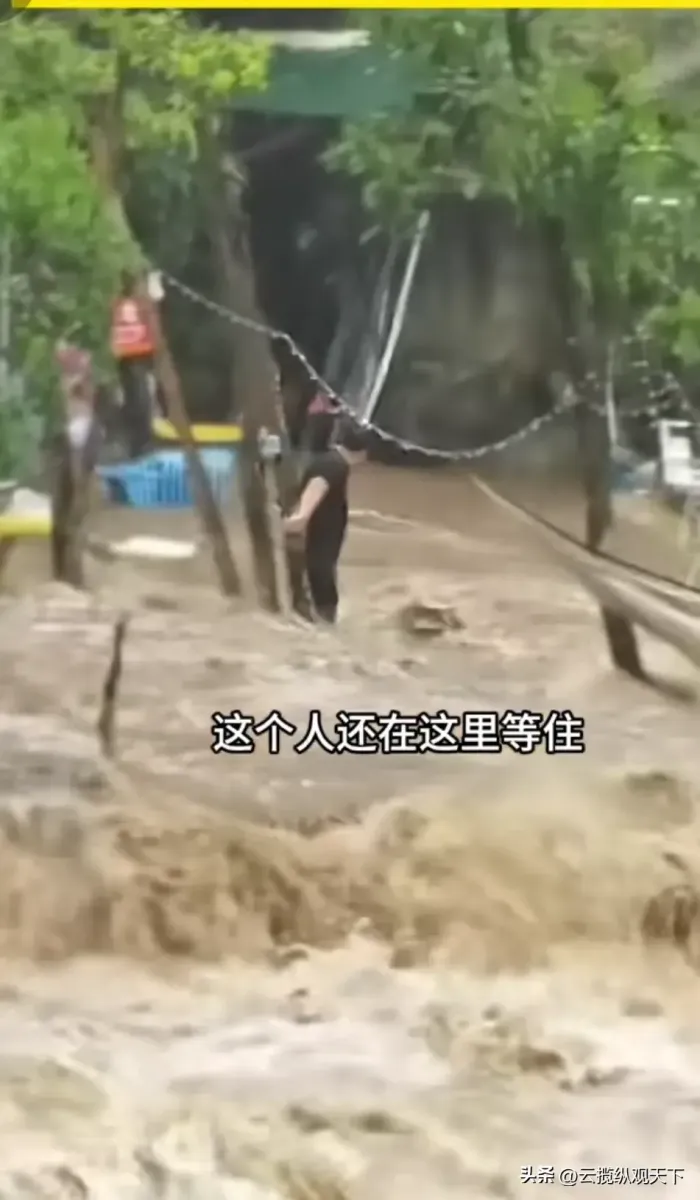 广西上林突发山洪