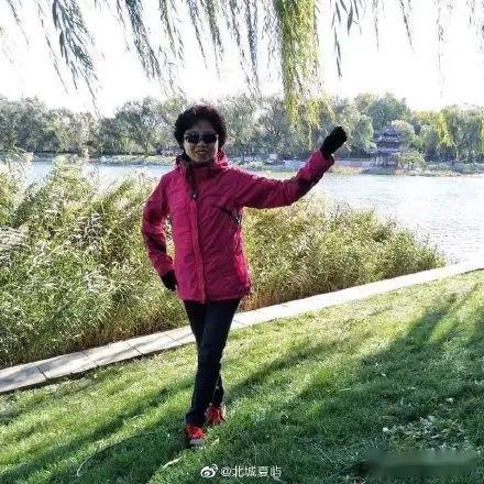 这是统一的拍照姿势吗