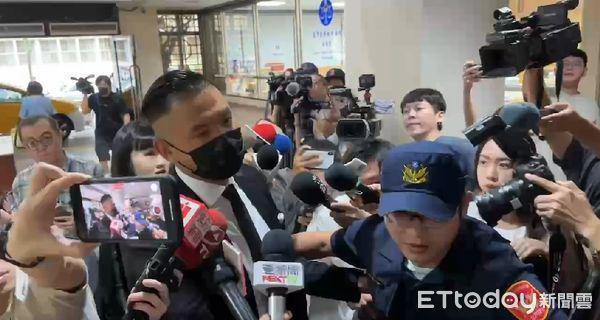 遭爆性骚后终于现身！陈建州今早赴北检出庭