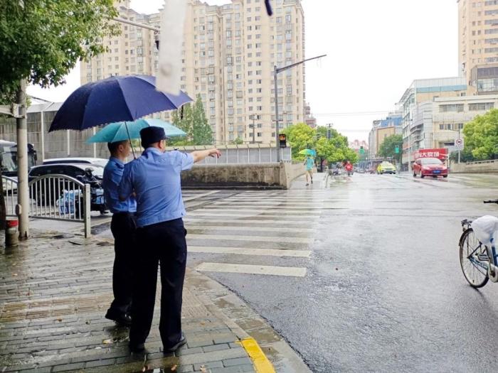 绿灯时长加10秒，宝山的他们让便民服务“零等待”