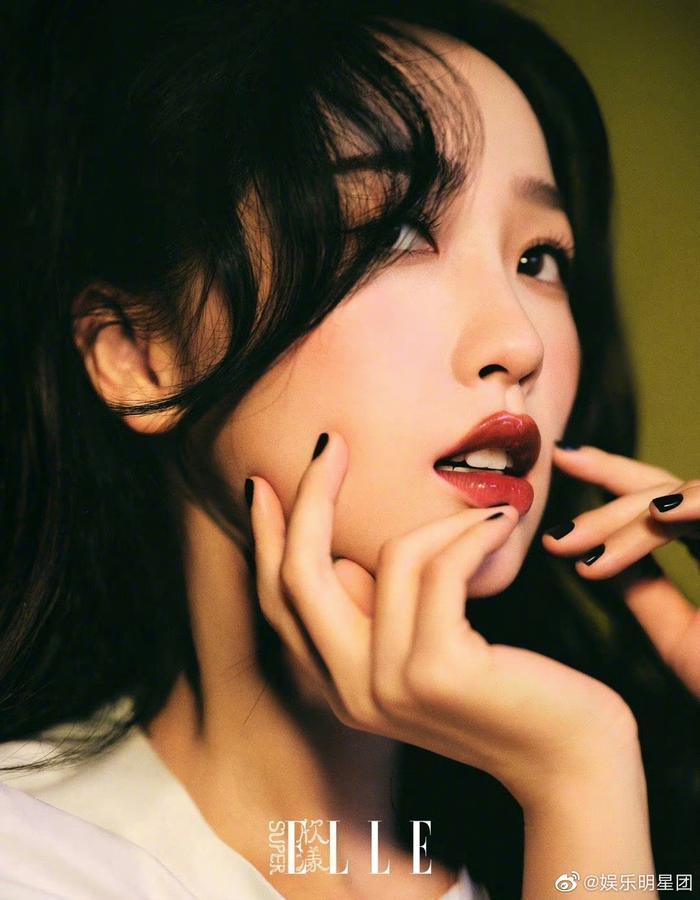 赵露思复古摩登女郎造型