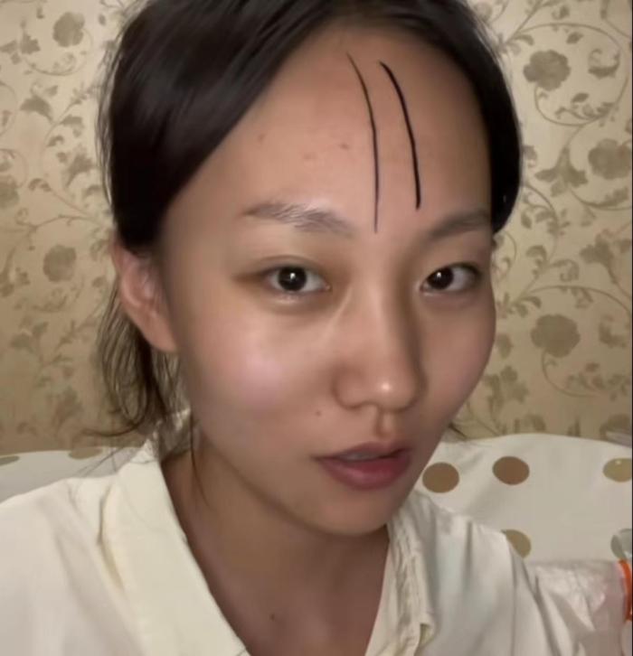 疯产姐妹解散后，邵雨轩口碑崩塌，评论区嘲讽一片，张小花成赢家