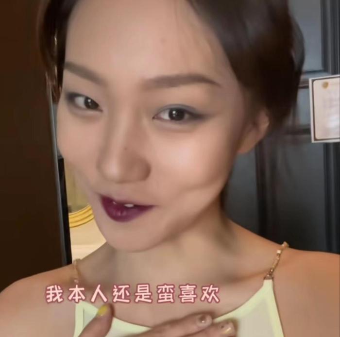 疯产姐妹解散后，邵雨轩口碑崩塌，评论区嘲讽一片，张小花成赢家