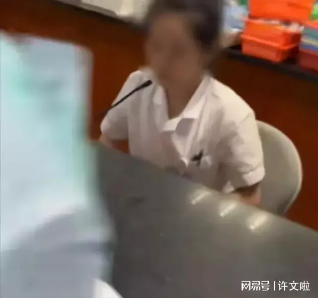 因取药窗口少被骂上热搜的医院回应，网友：你活该被骂！