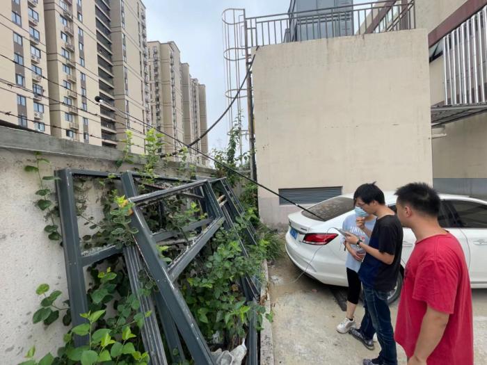头痛欲裂！噪声最高超100分贝！10多台“巨无霸”仅距数十米，袭扰沪上小区