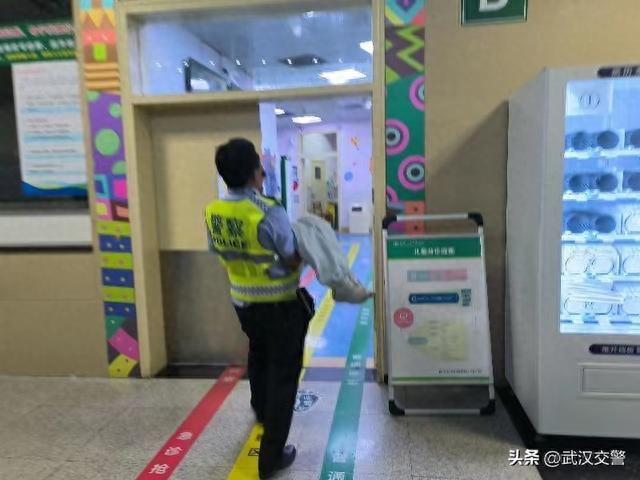 演员深夜发文@武汉警方,所为何事？