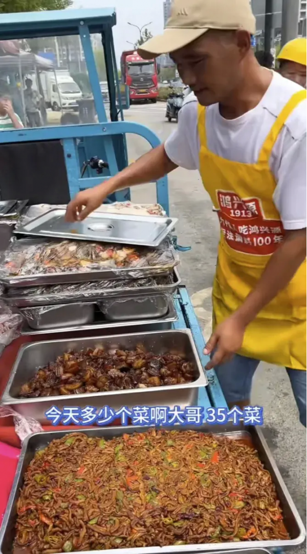 合肥10元吃35个菜摊主暂时关门