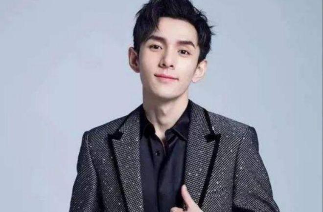 网友小时候的舞蹈老师是李佳琦