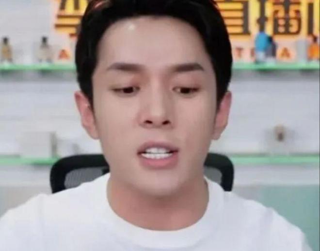 网友小时候的舞蹈老师是李佳琦