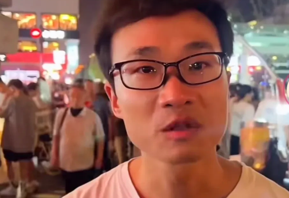 11岁男孩为救妹妹卖扇中暑