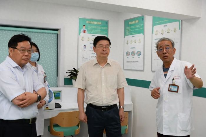 坚持以满足人民健康需求为导向！区委书记走访调研新一轮民心工程推进落实情况