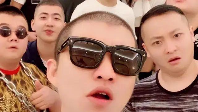 网红二驴直播被绑架系摆拍