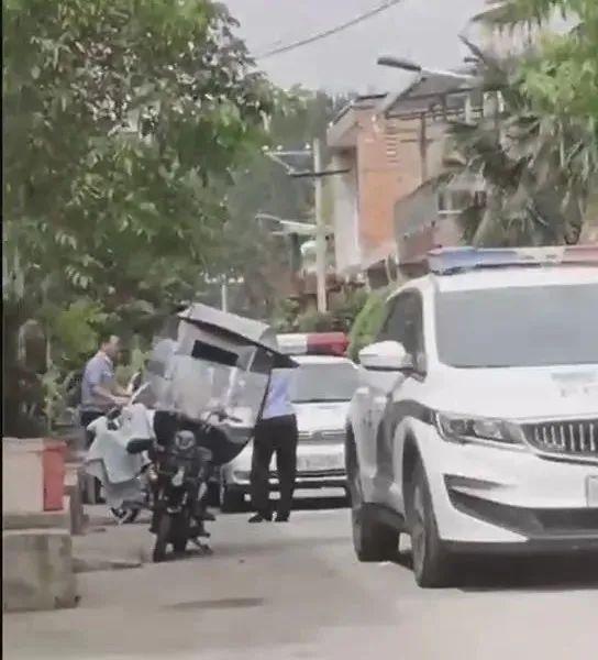 西安一女子长期坐出租车不给钱，目前已被抓