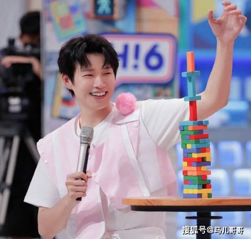 长相思剧组好六最强售后|</p> <p>明星们录节目上班已经够累了，下班之后只想舒舒服服的洗个澡，洗去一身疲惫，享受一个美美的自己。</p> <p>|</p> <p>在这个时候来一瓶维姿泉温泉水沐浴露，洗完澡以后身体的毛孔就会像被打开了一样，从内到外都觉得很轻松。</p> <p>|</p> <p>让我们今晚去你好星期六正片听听，我也想听综艺甜妹杨紫是怎么喊的~</p> <p>|</p>                <!--end::Text-->
            </div>
            <!--end::Description-->
            <div class=