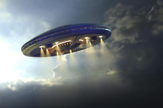 揭秘！大连夜空现巨型烟圈！网友纷纷晒图，藏着UFO真相？