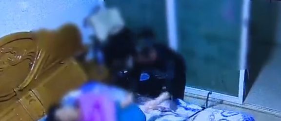 保姆虐打瘫痪老人