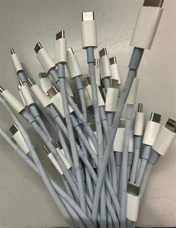 官方100多数据线必须买苹果拒绝与安卓互通！iPhone15的USB-C数据线曝光