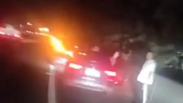 50多辆车在上海一高速上集体爆胎？什么情况？
