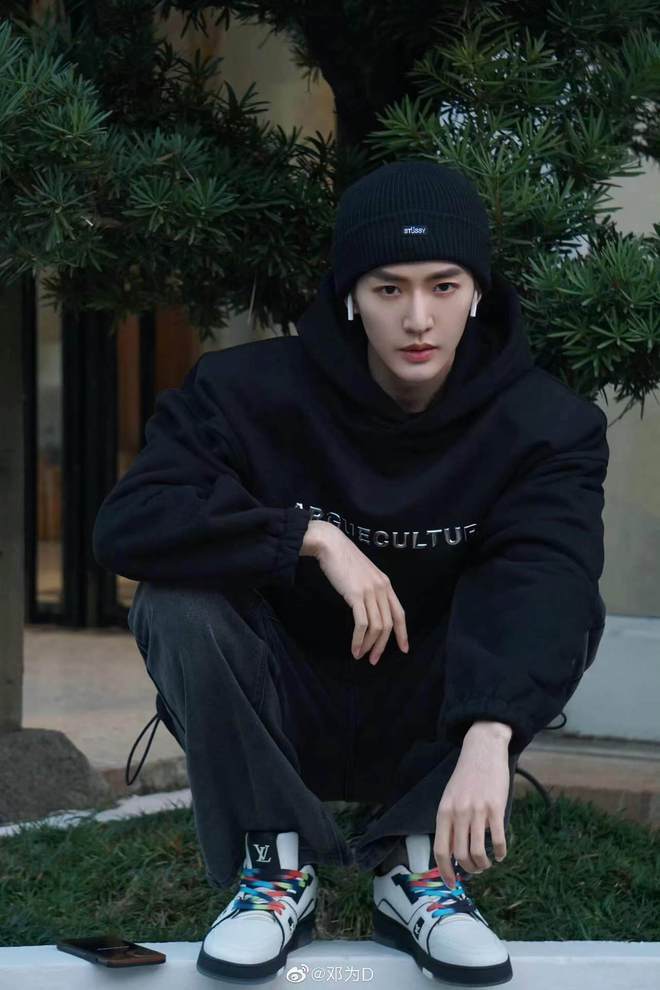 邓为回应把古装焊在身上
