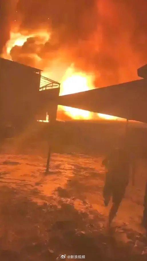 官方回应天津一化工厂发生爆炸起火？应急：不是爆炸只是起火，暂不确定伤亡