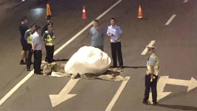 洛阳天降白色巨型不明物体
