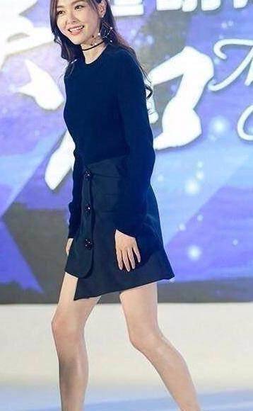 唐嫣短裙亮相依旧女神范，却因美腿太油腻引网友围观