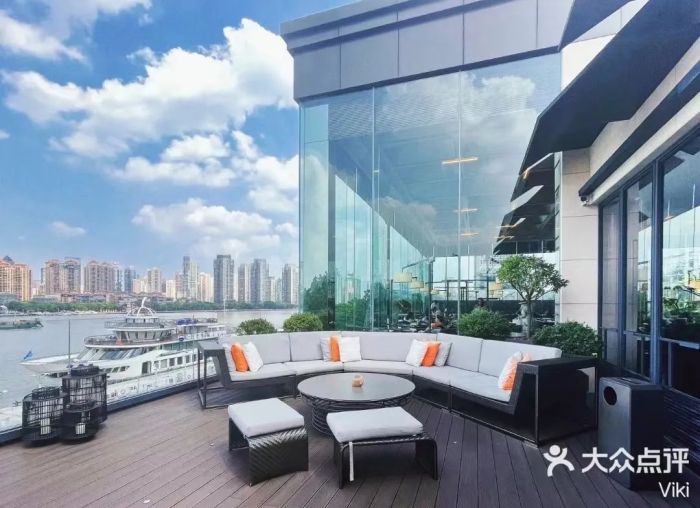 上海外滩一餐厅6片莴笋卖98元？工作人员：品种不一样；网友：没毛病