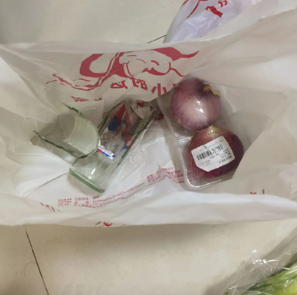 女子网购大窑汽水放冰箱时爆炸致眼球破裂？回应：尽快核实，已给予援助