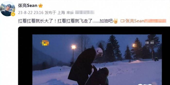 16岁天天国外求学，张亮不舍分离肩扛189儿子现身机场，惹人泪目