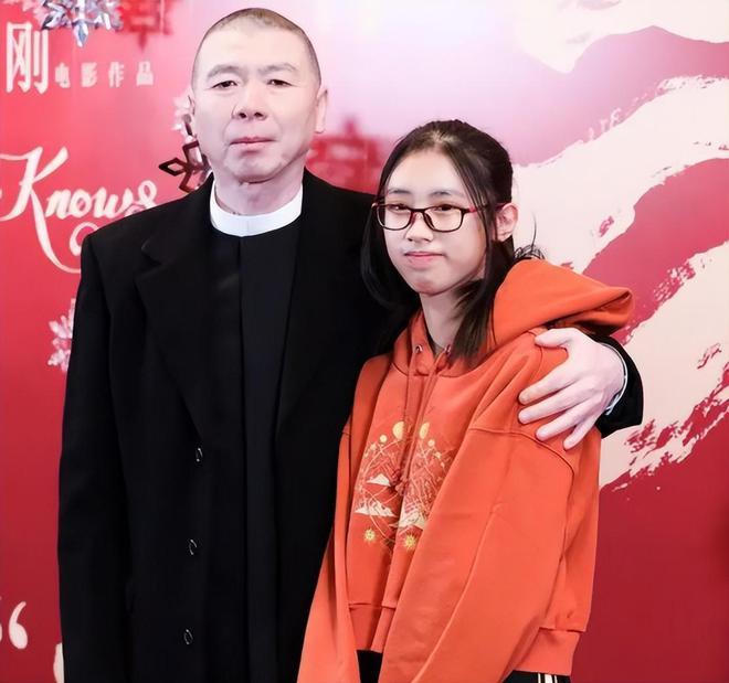 为啥有钱人喜欢把女儿送出国？冯小刚回应质疑，原来暗藏“猫腻”