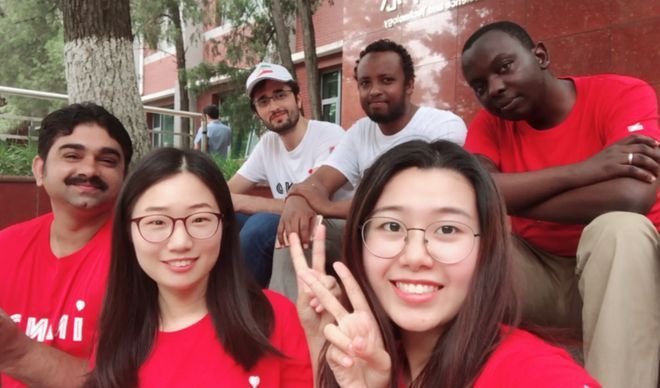为啥有钱人喜欢把女儿送出国？冯小刚回应质疑，原来暗藏“猫腻”