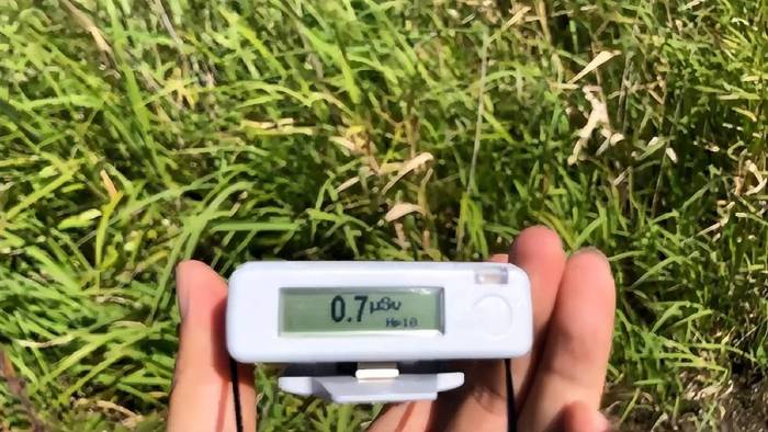 福岛排放核污水地区瞬时辐射量增加，曾喝下核污水的日本官员4年后引退消失：其健康状况未见公开报道

