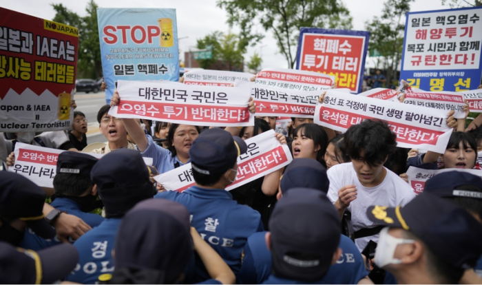 韩大学生闯日本使馆