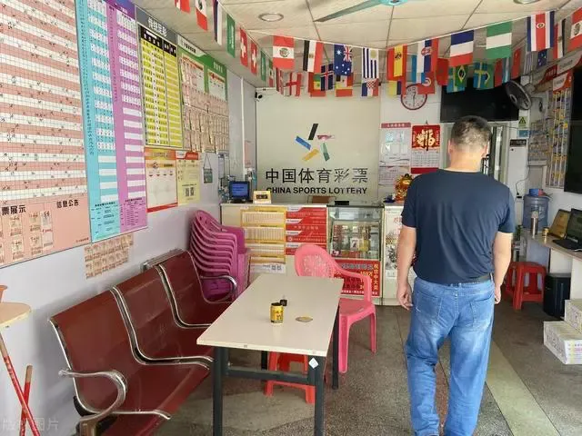 80后出纳挪用570多万公款买彩票
