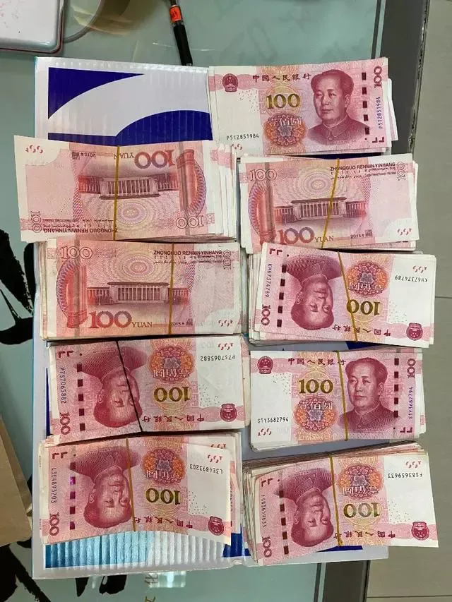 80后出纳挪用570多万公款买彩票