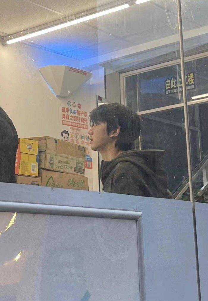 网友偶遇王源生图