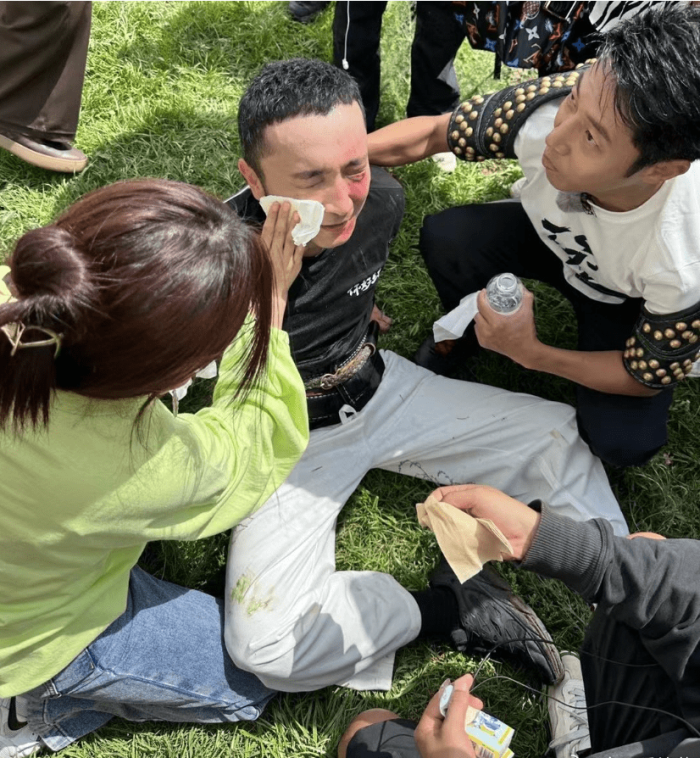 尼格买提录节目摔伤