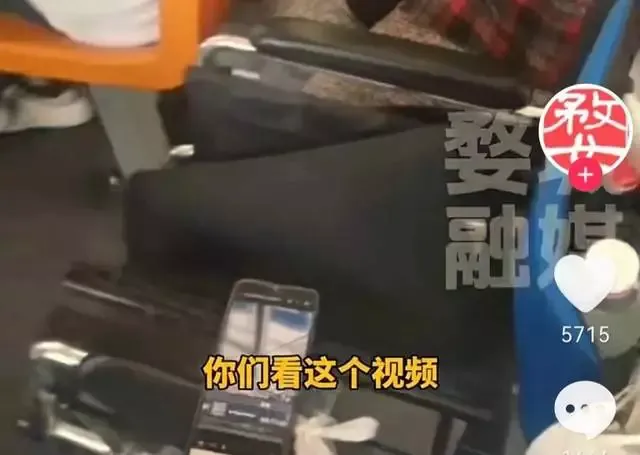 公交公司回应司机跪求老人不投诉