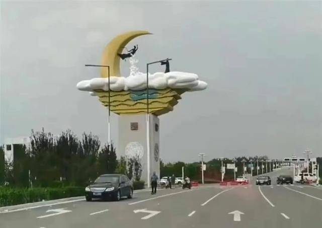 县政府被问天价雕塑