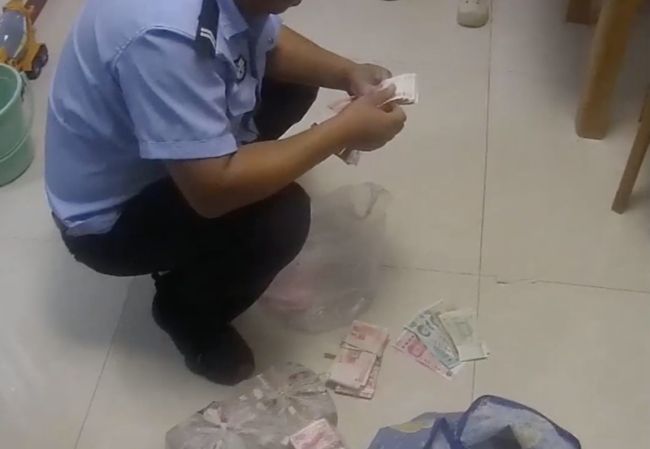 大爷晨练捡到80多万完璧归赵