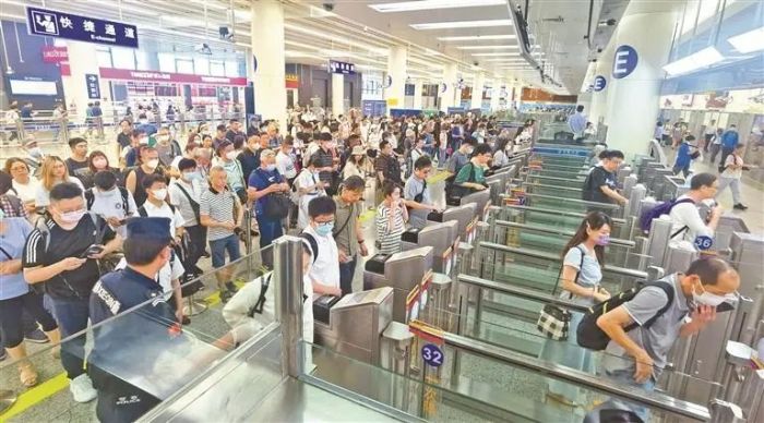 香港人挤爆深圳