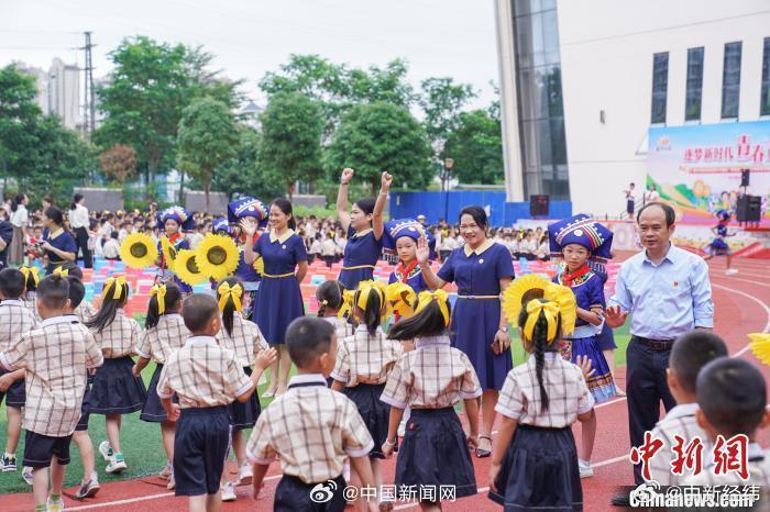 第一批二孩上小学了