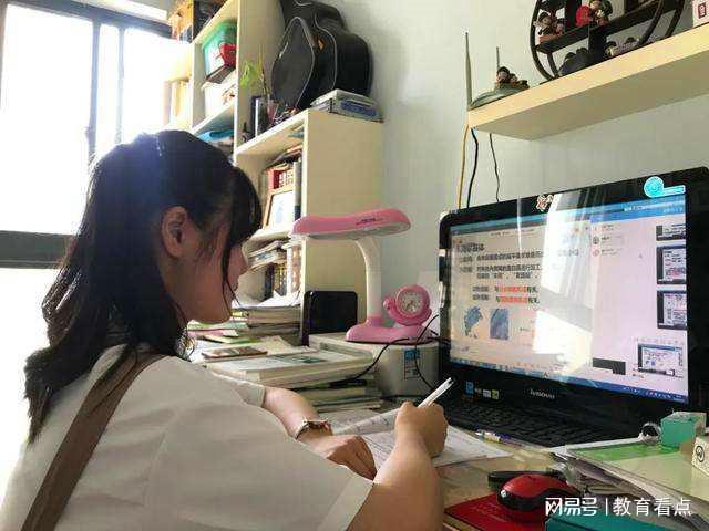 甘肃兰州发布通知，学生迎来“坏消息”，实行线上教学，居家学习