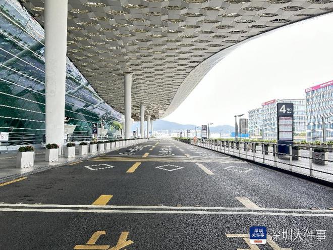台风苏拉逼近深圳机场已清空