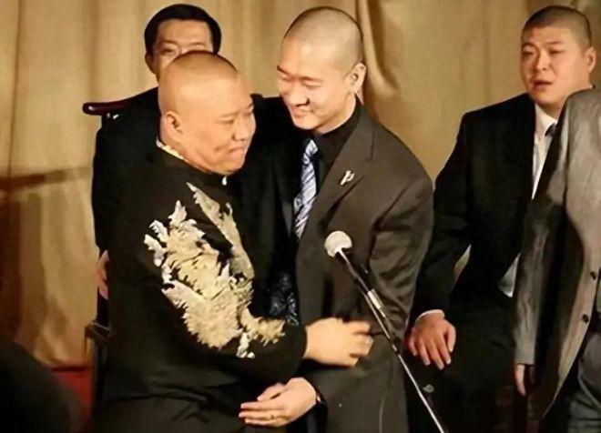 秘密和好！知情人曝郭德纲曹云金私下已和解，抱头痛哭画面曝光？